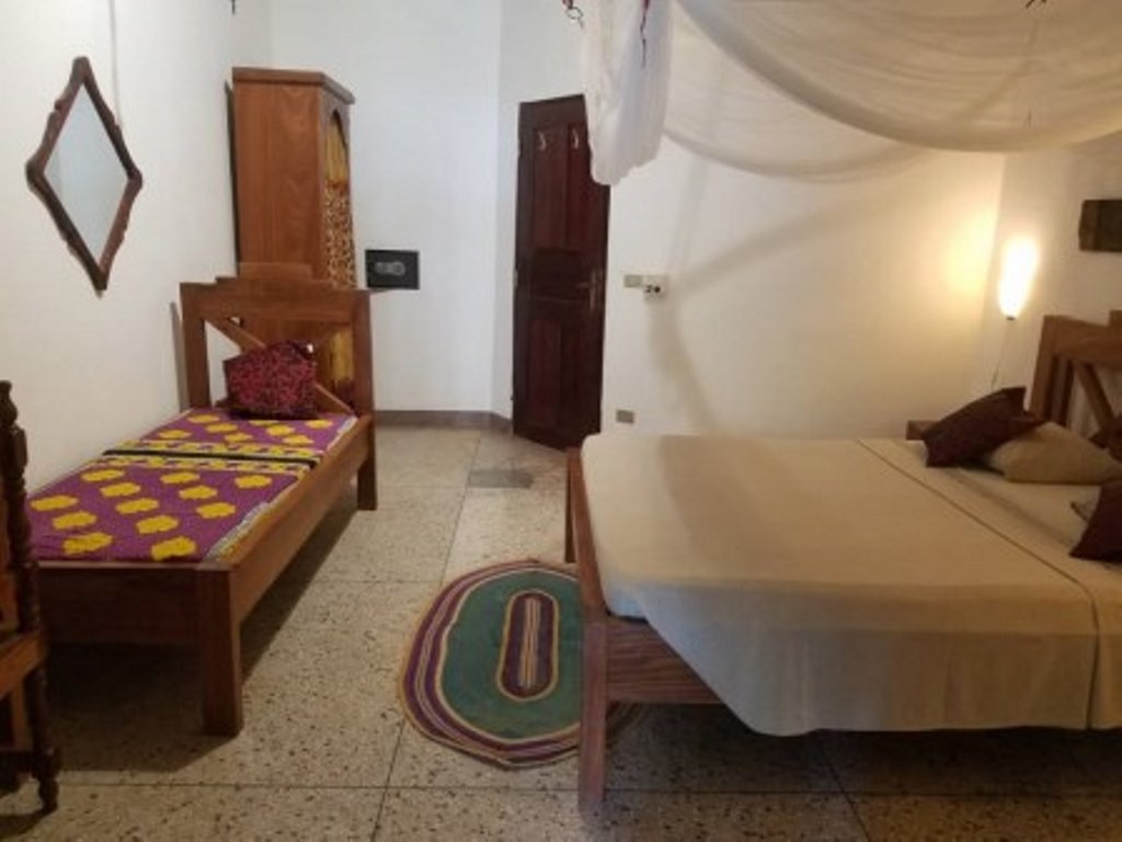 STANDARD MANSARD ROOM