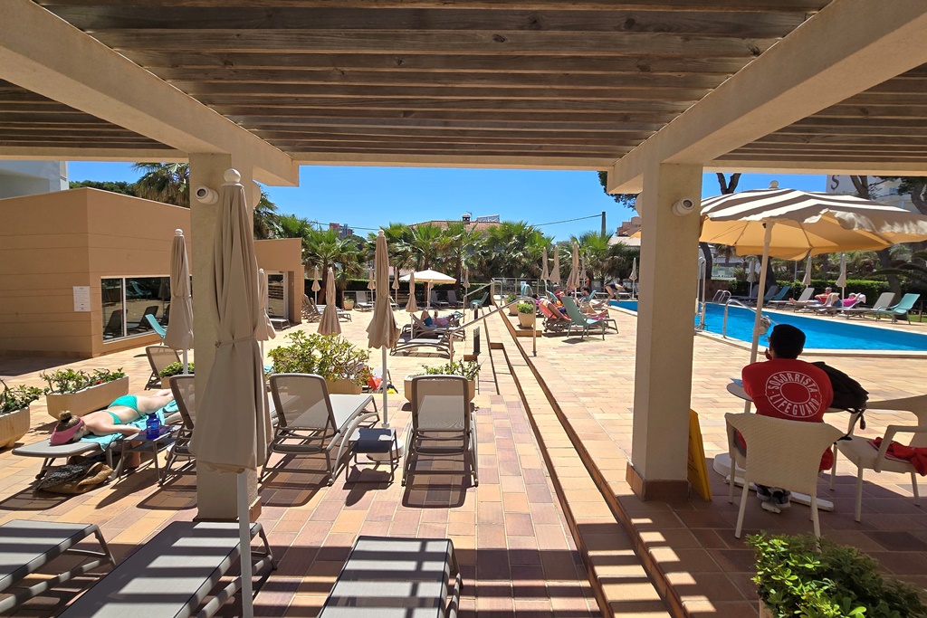 Piscina exterioara/interioara