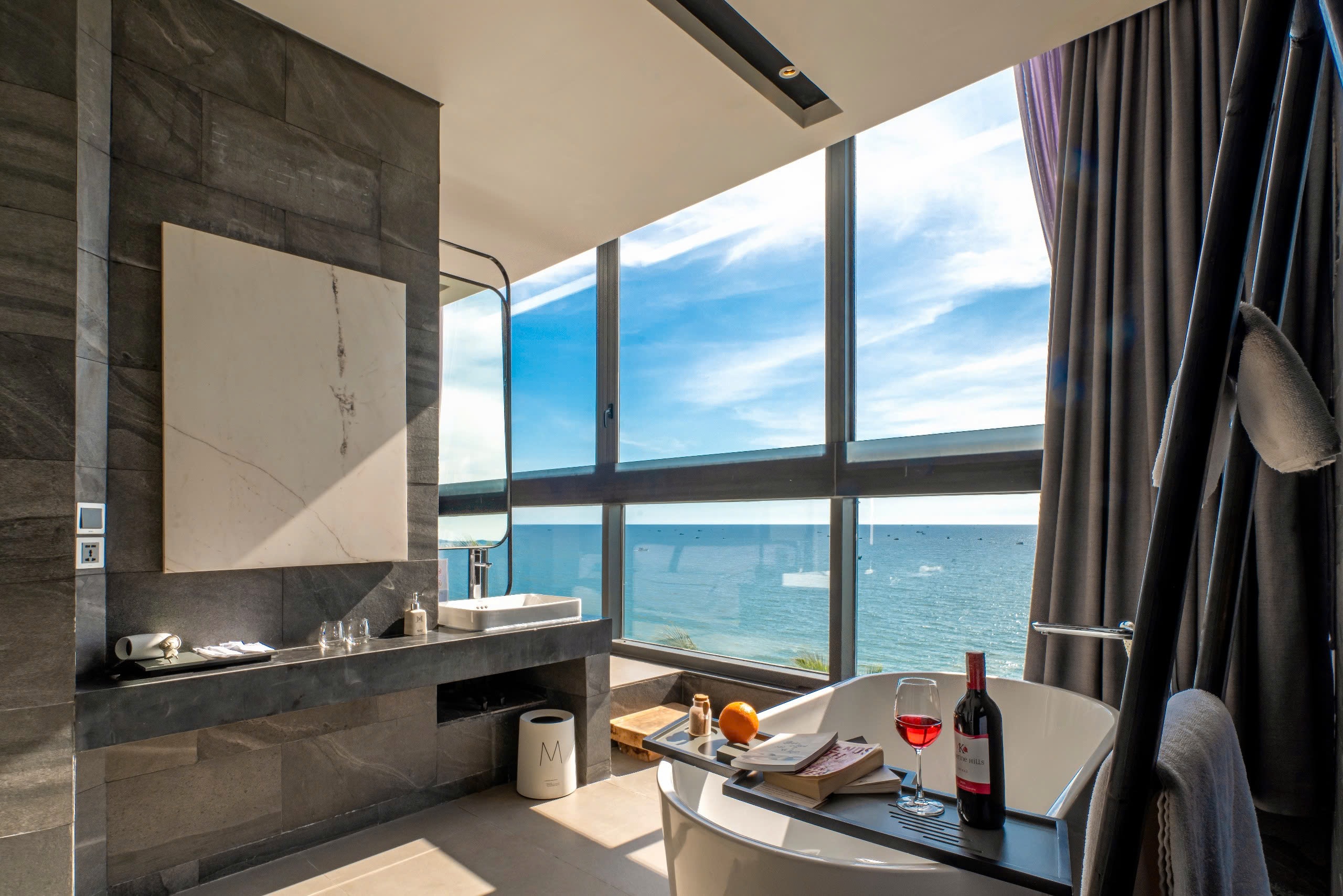OCEAN EYES SUITE