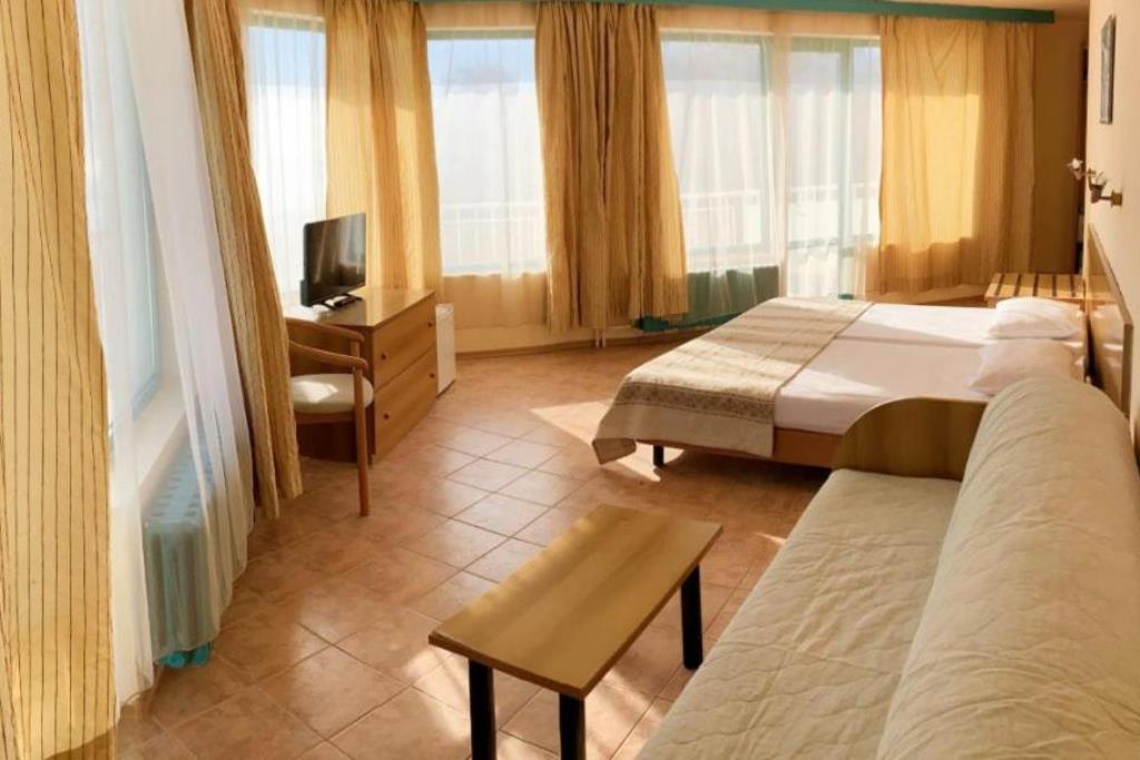 Standard Room (Partial Sea View, Balcony or Terrace)