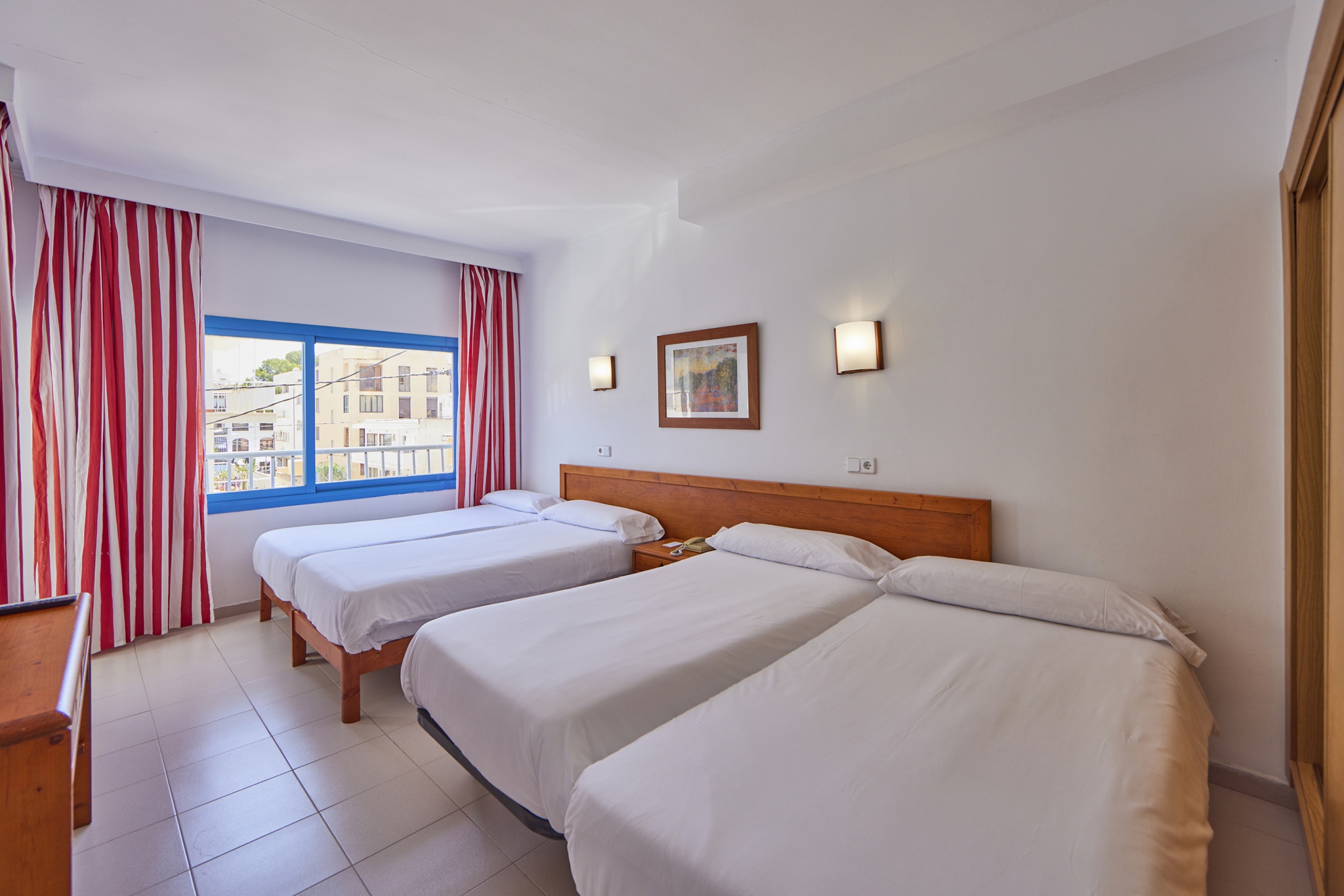 QUADRUPLE STANDARD ROOM