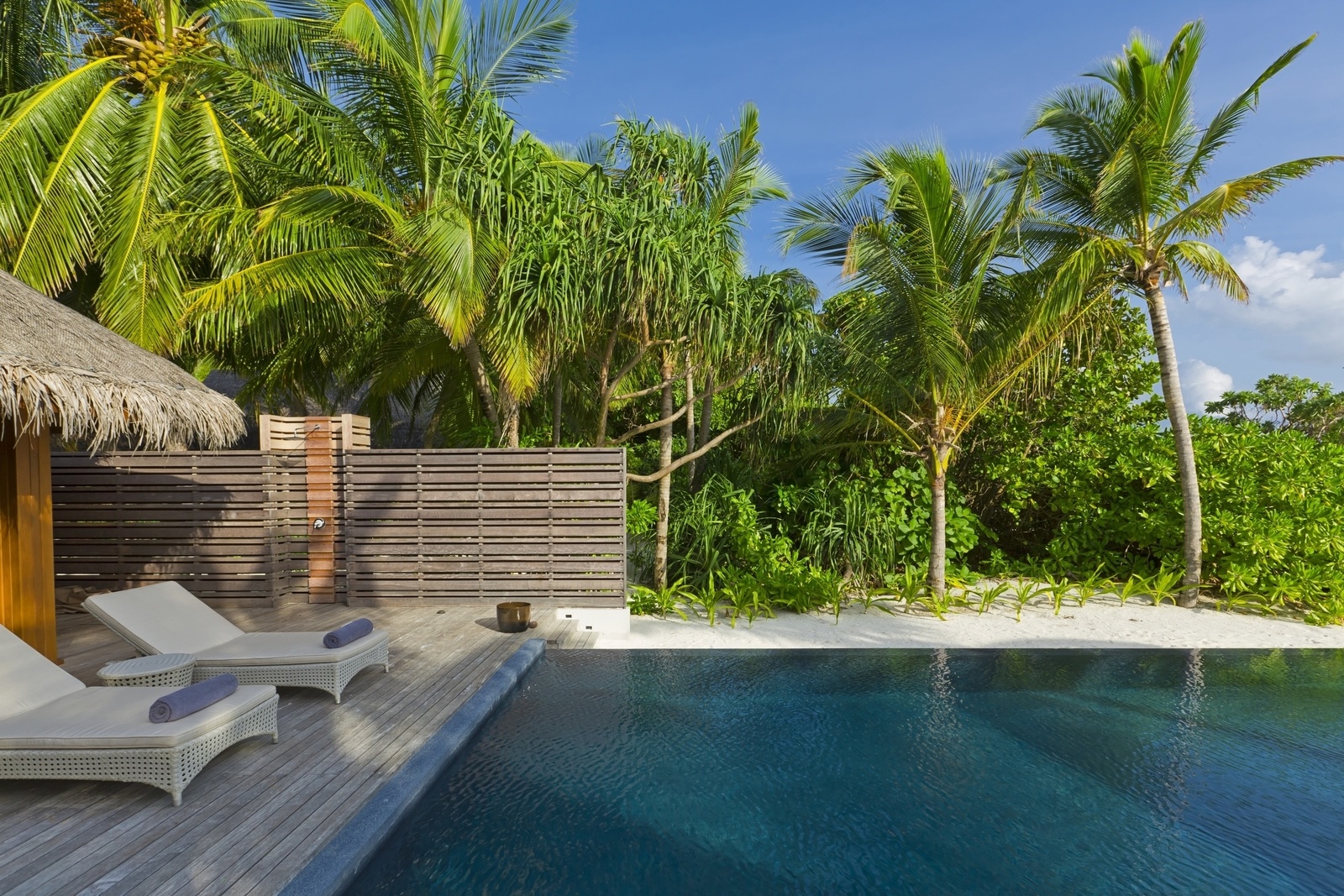 Three Bedrooms Beach Pool Residence