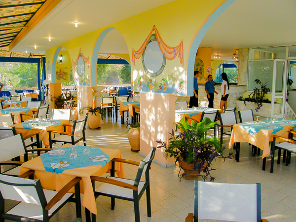 Rodos, Hotel Pefkos Garden, restaurant.jpg