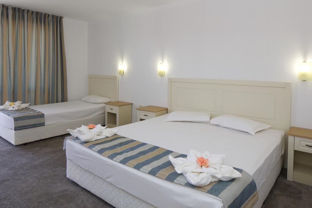 Triple Annex Room (Balcony) 