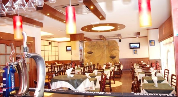 Dubai, Hotel Fortune Deira, restaurant, mese.jpg