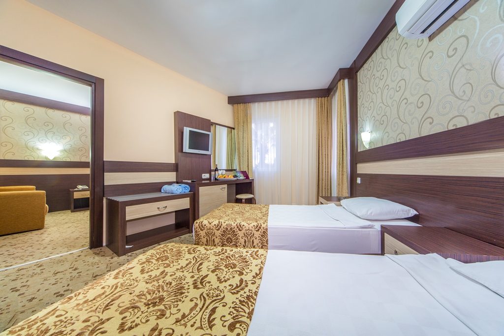 WORLD FAMILY ROOM