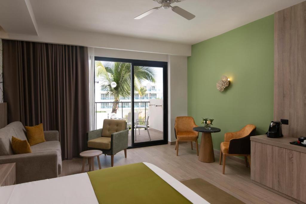 JUNIOR SUITE POOL VIEW