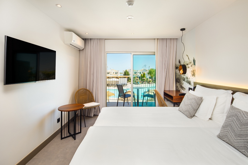DP - TWIN POOL VIEW ROOM