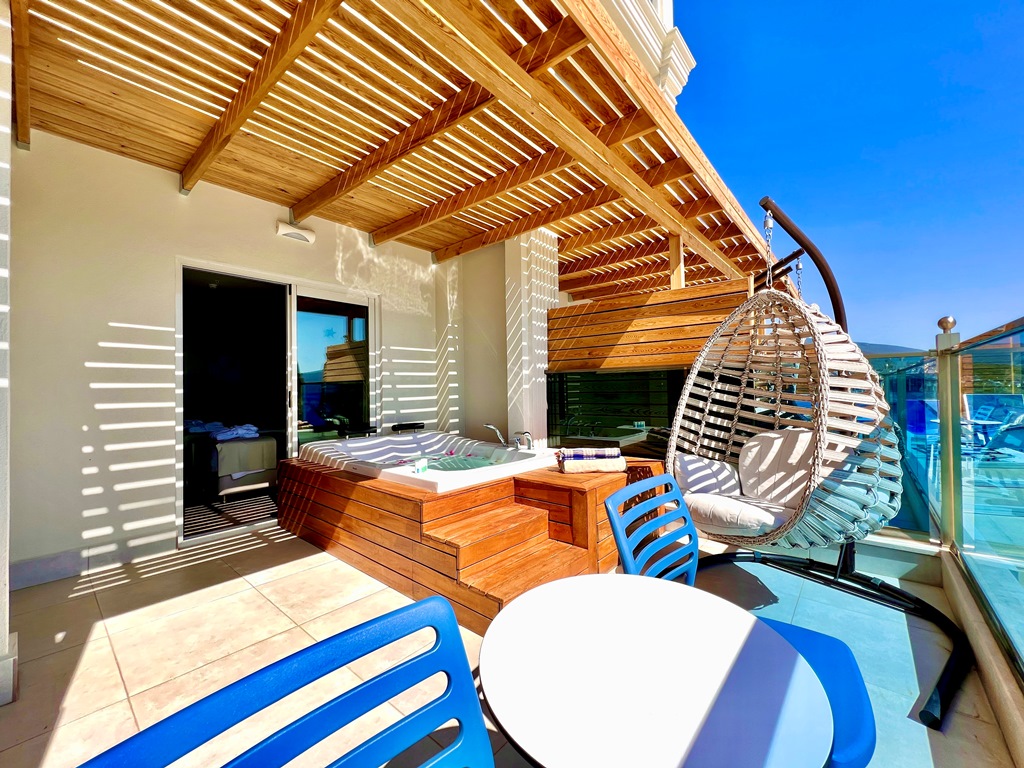 Standart Deluxe Room Sea View with Jacuzzi 