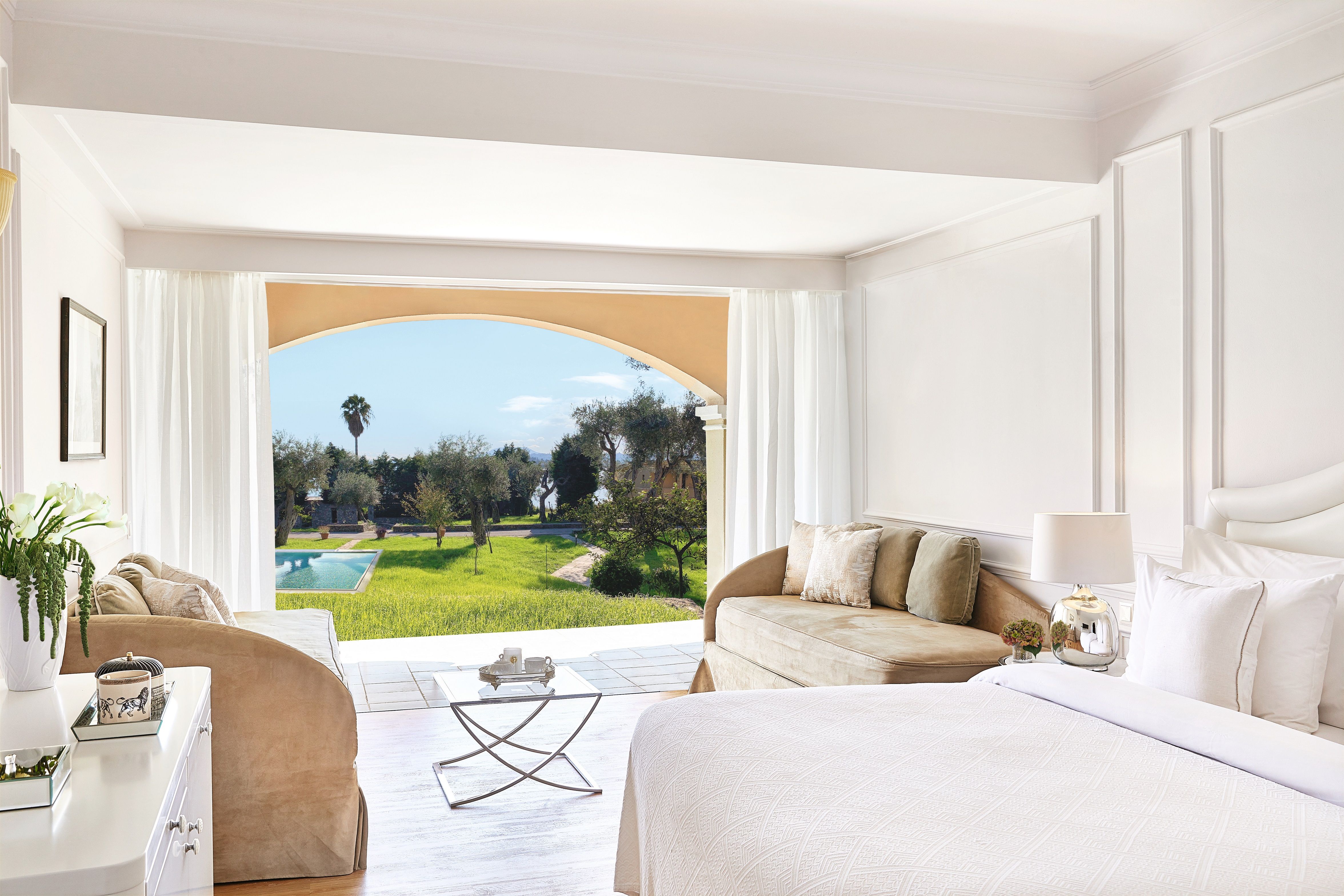 FAMILY BUNGALOW OPEN PLAN SHARING POOL GROUND FLOOR