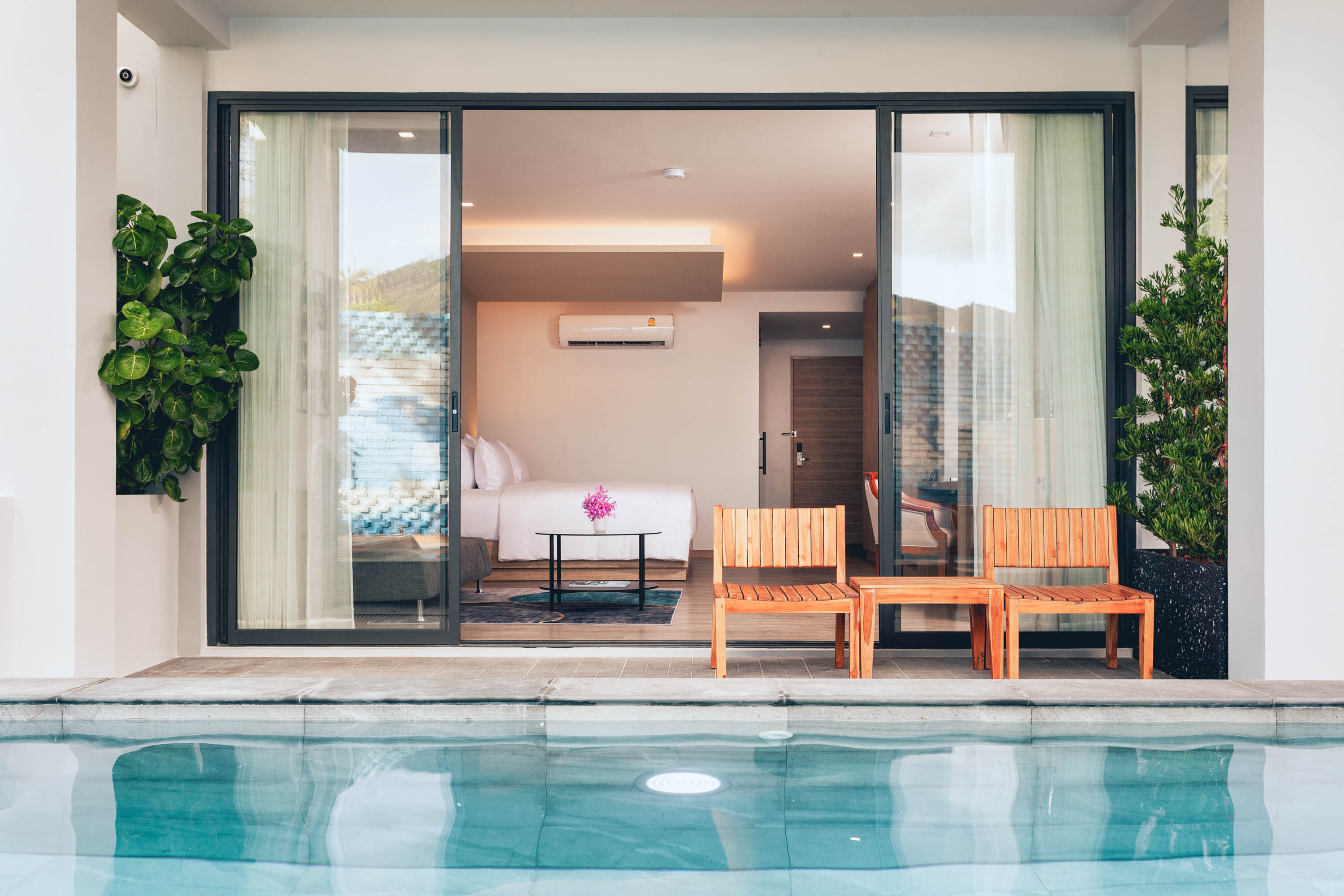 Deluxe Pool Access