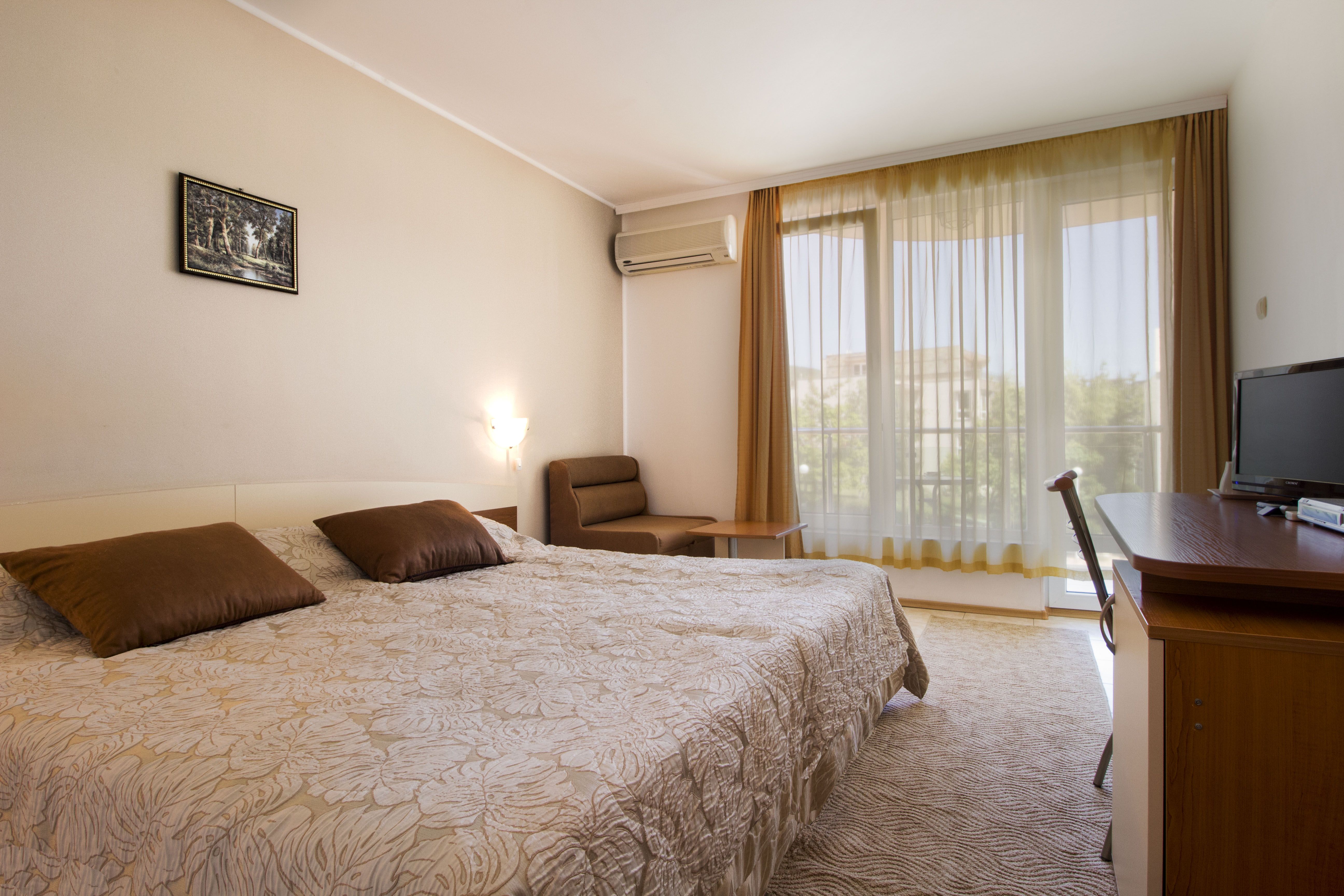 DOUBLE ROOM