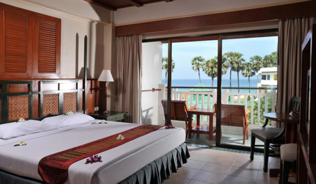 DELUXE ROOM