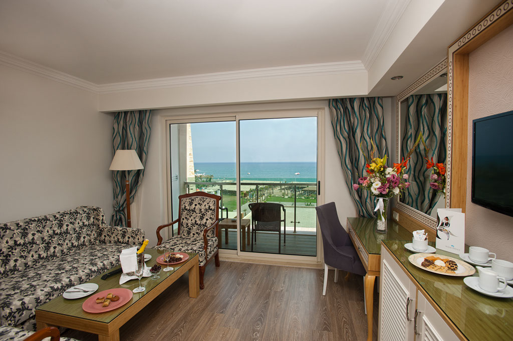 JUNIOR SUITE 