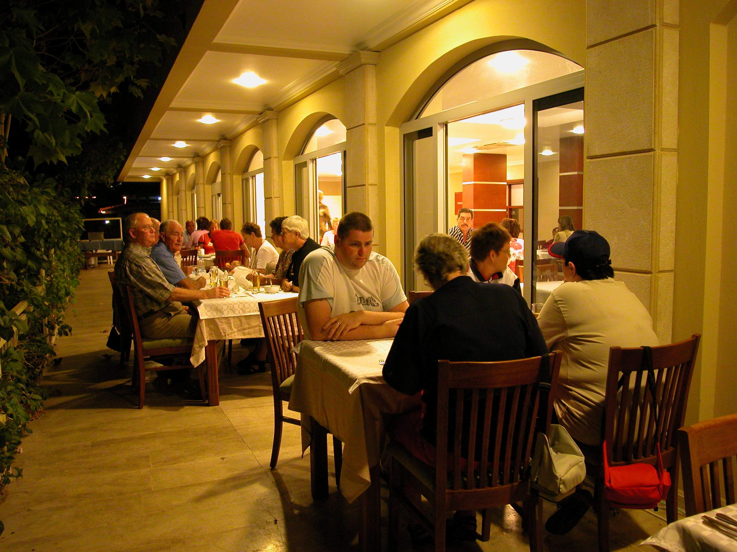 MAIN RESTAURANT