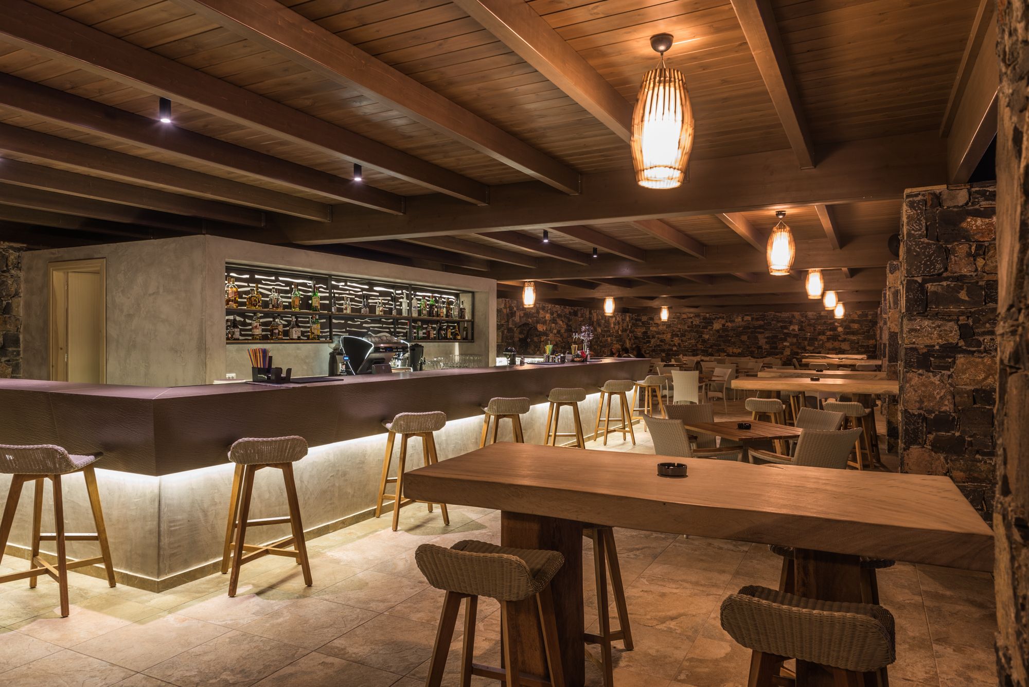 LOUNGE BAR (ONLY ADULTS) 