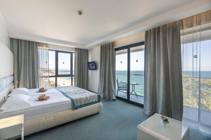 double-room-with-frontal-sea-view(1).jpg