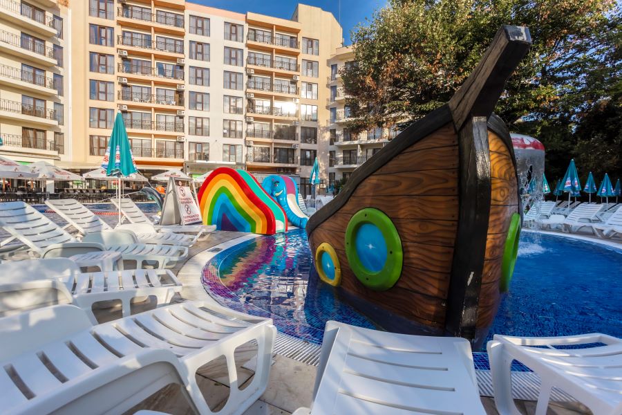 13.Children Outdoor Pool _ Prestige Hotel & Aquapark.jpg