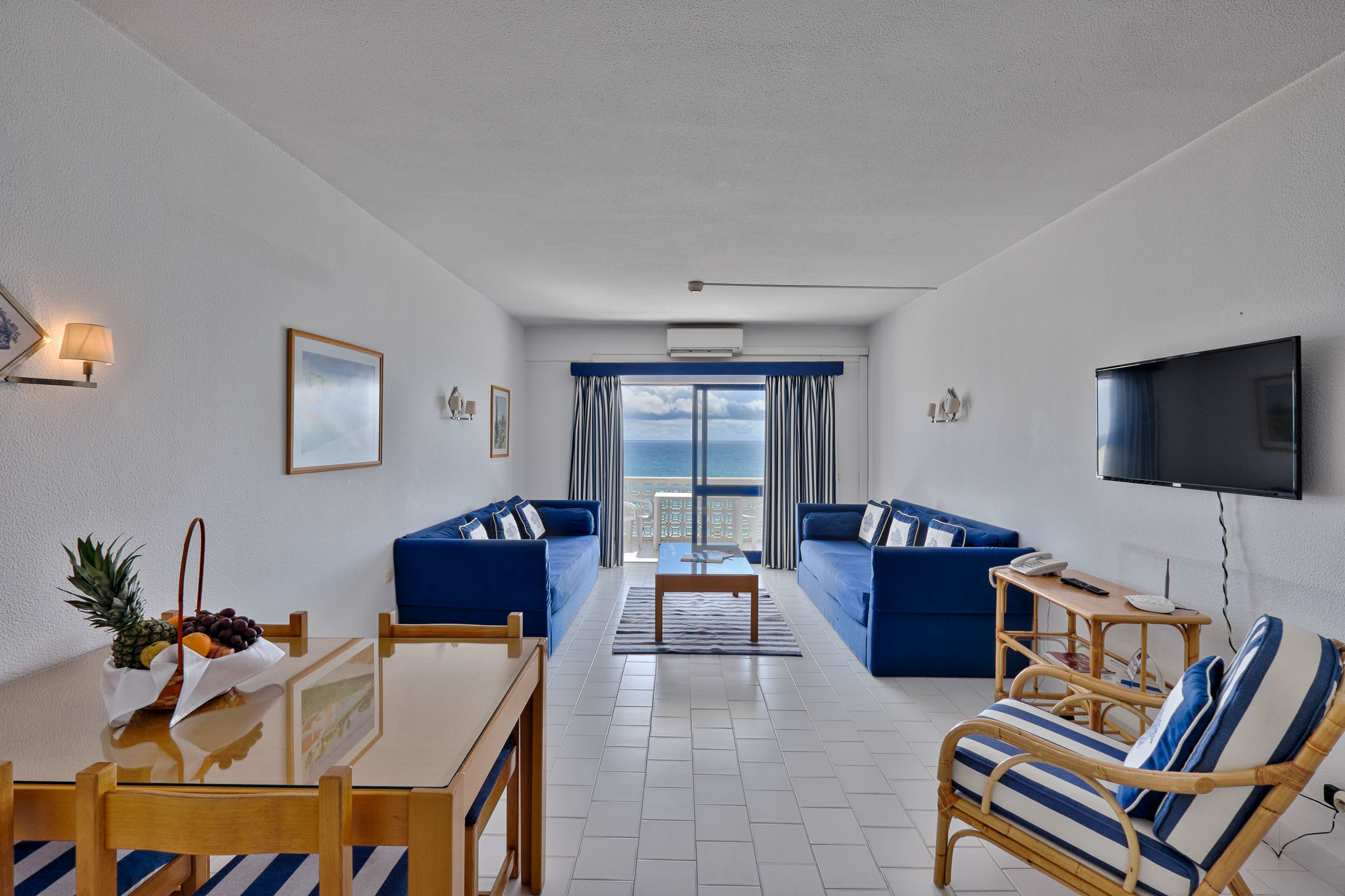DELUXE TWO BEDROOM APARTMENT
