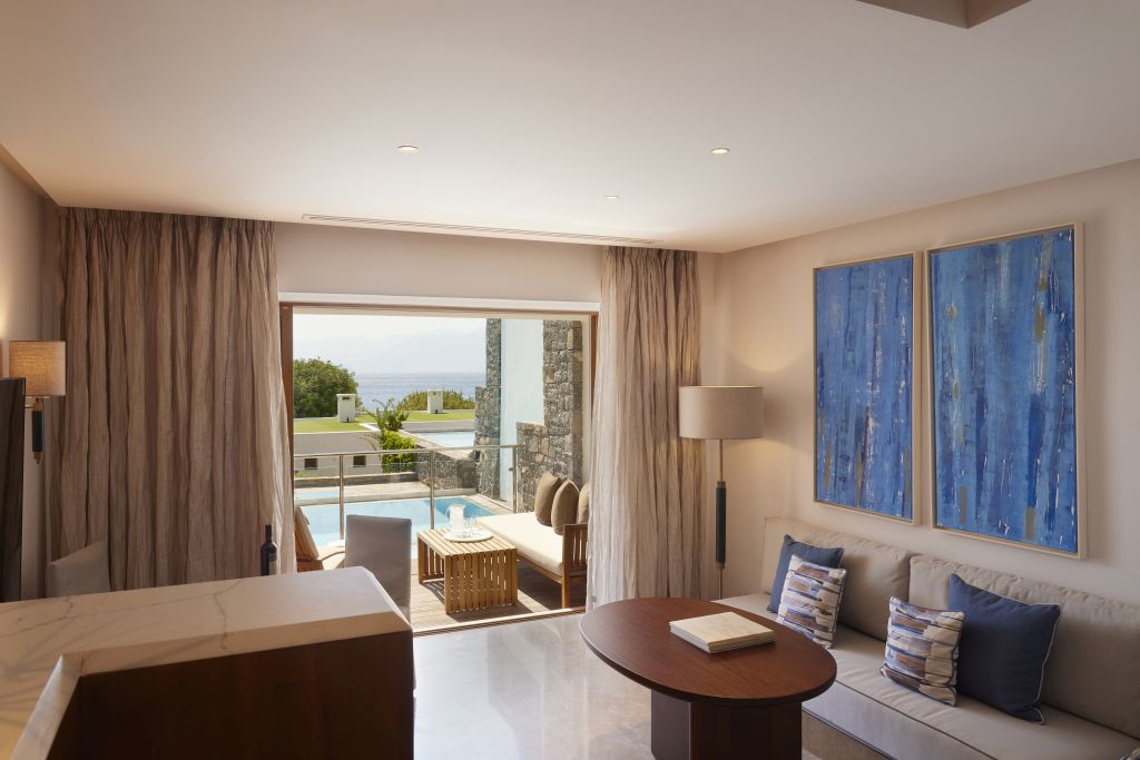 Peninsula Collection Three-Bedroom Suite with individual pool