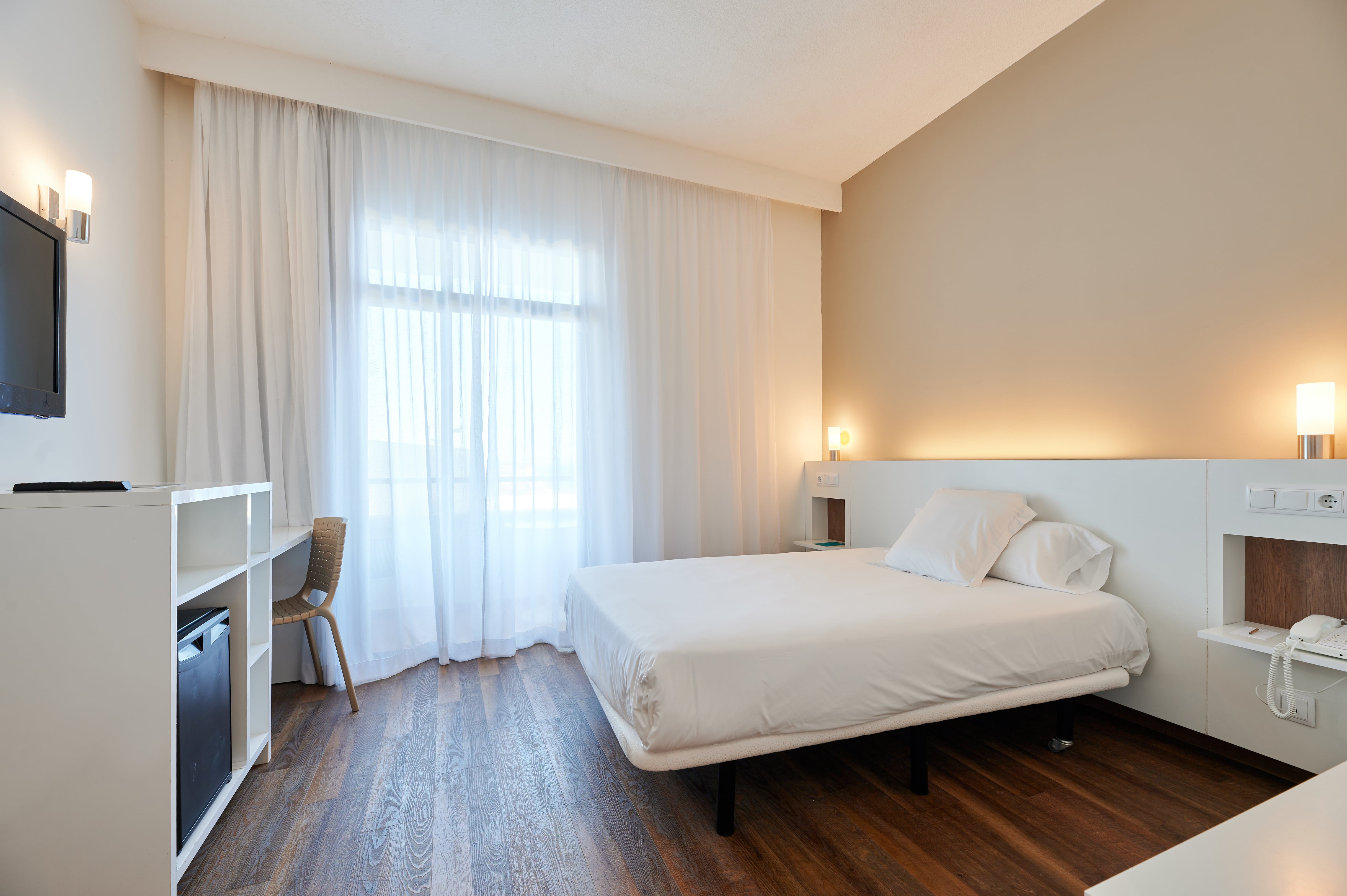 SINGLE ROOM (BALCONY)