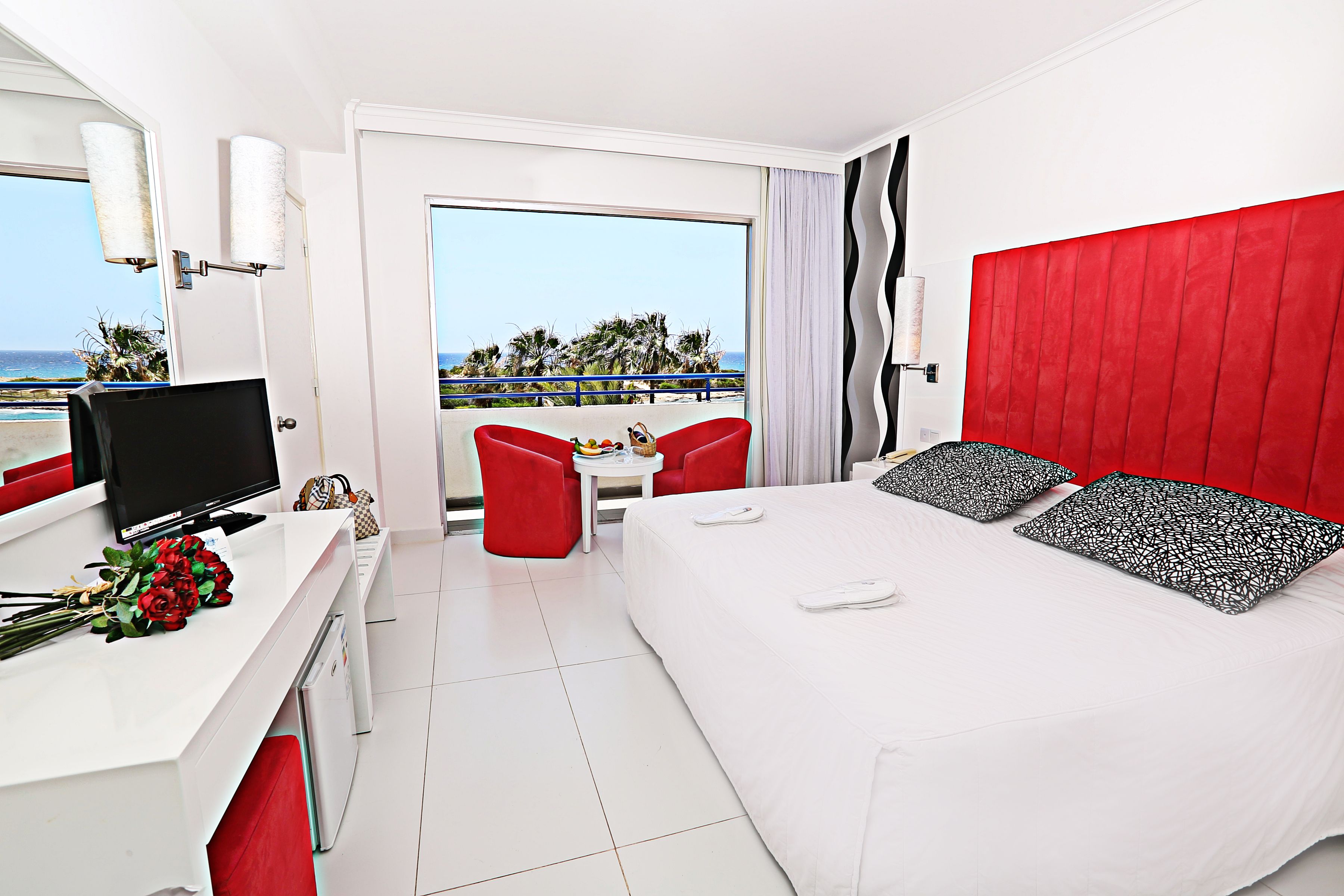 SUPERIOR FAMILYROOM (SEAVIEW,BALCONY OR TERRACE)