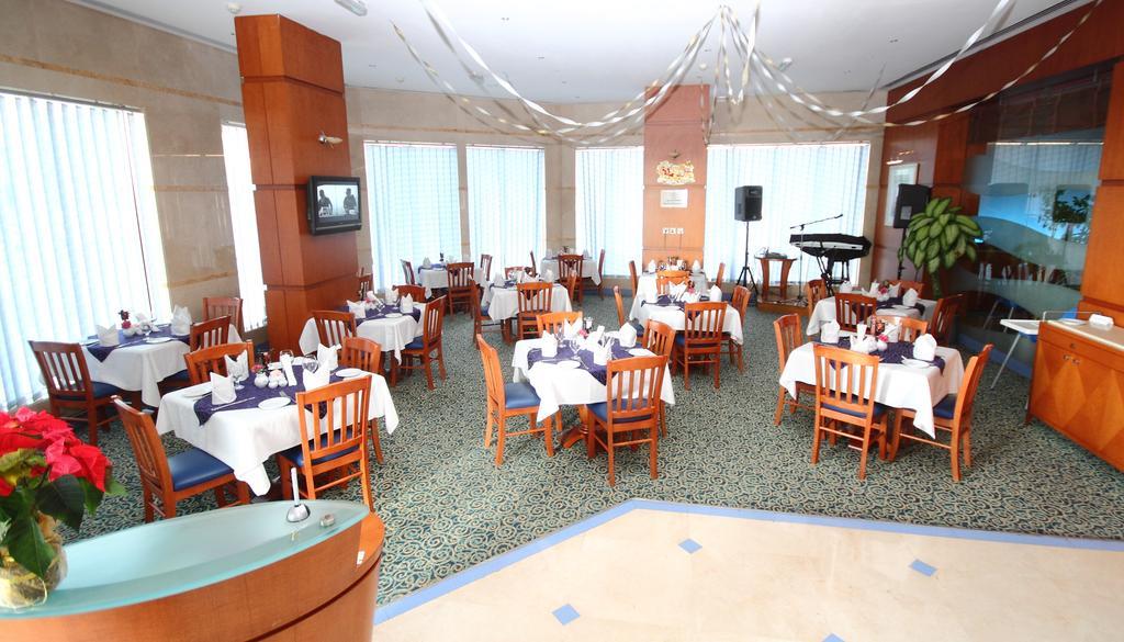 MAIN RESTAURANT - Harbor Restaurant