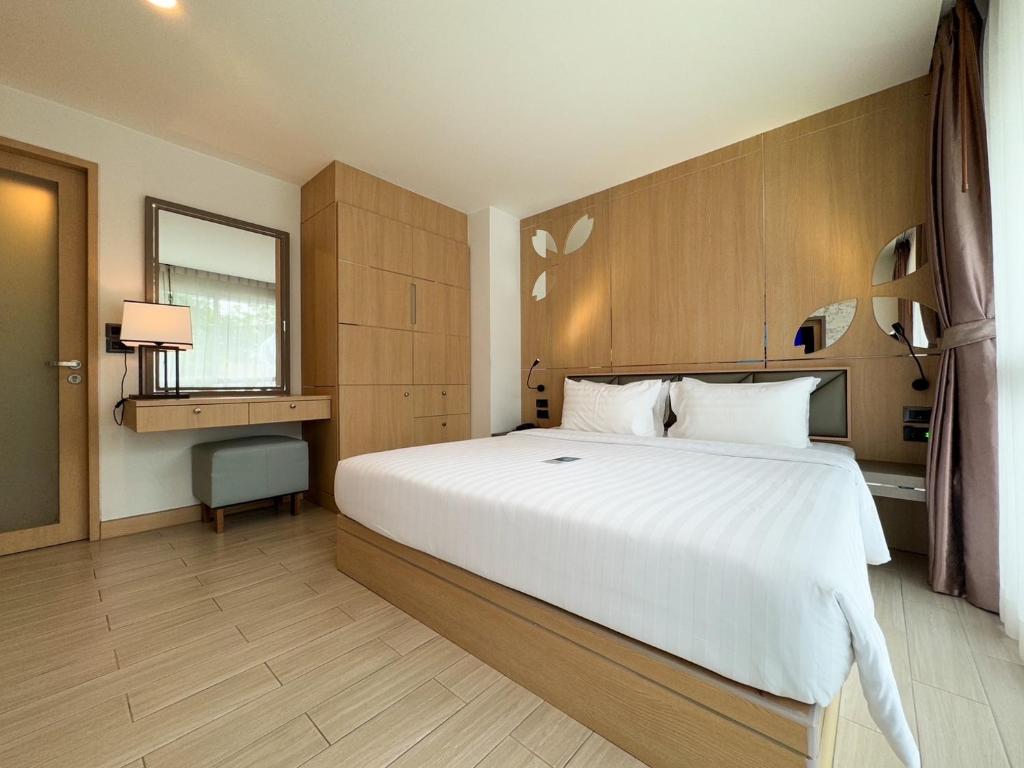 One Bedroom Suite City View
