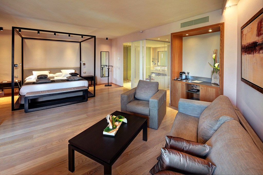 JUNIOR SUITE SEA VIEW BALCONY OR TERRACE 