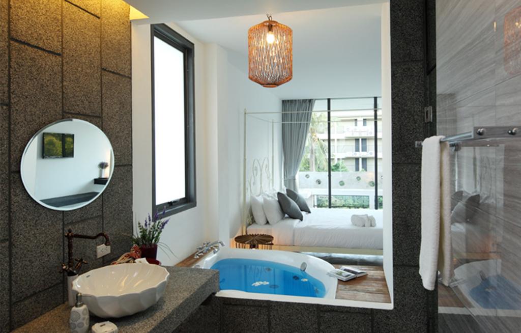 GRAND JACUZZI