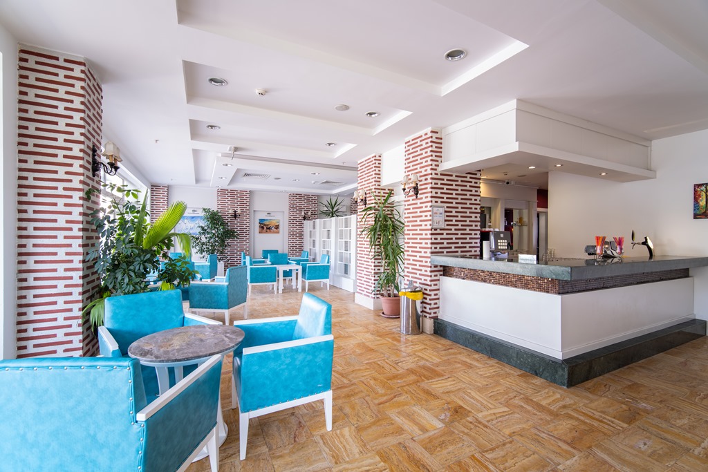 LOBBY BAR