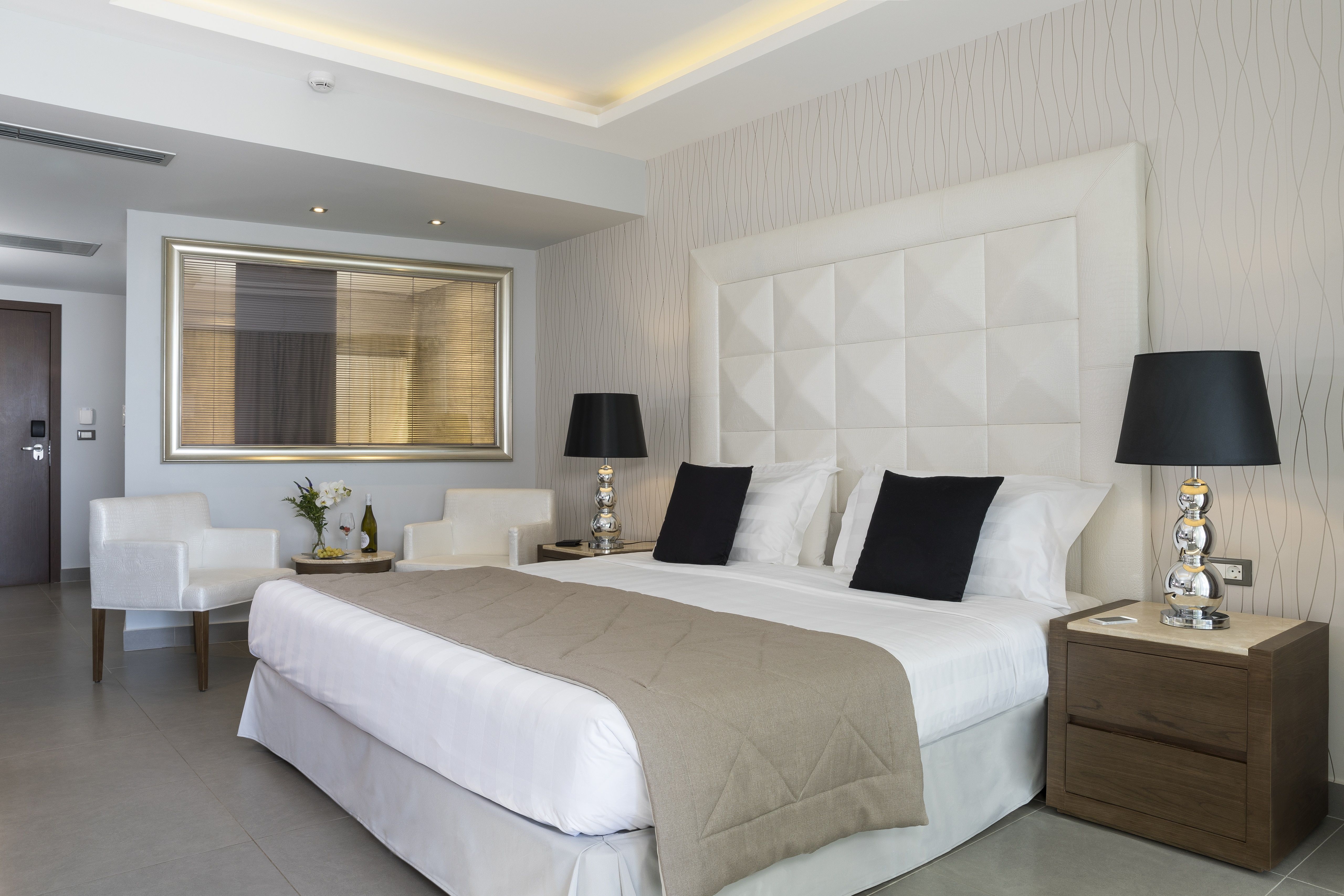 JUNIOR SUITE WITH PRIVATE POOL & PARTIAL SEA VIEW