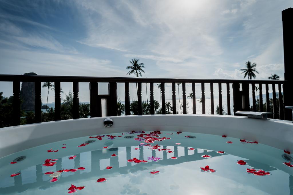 DELUXE SPA GARDEN VIEW