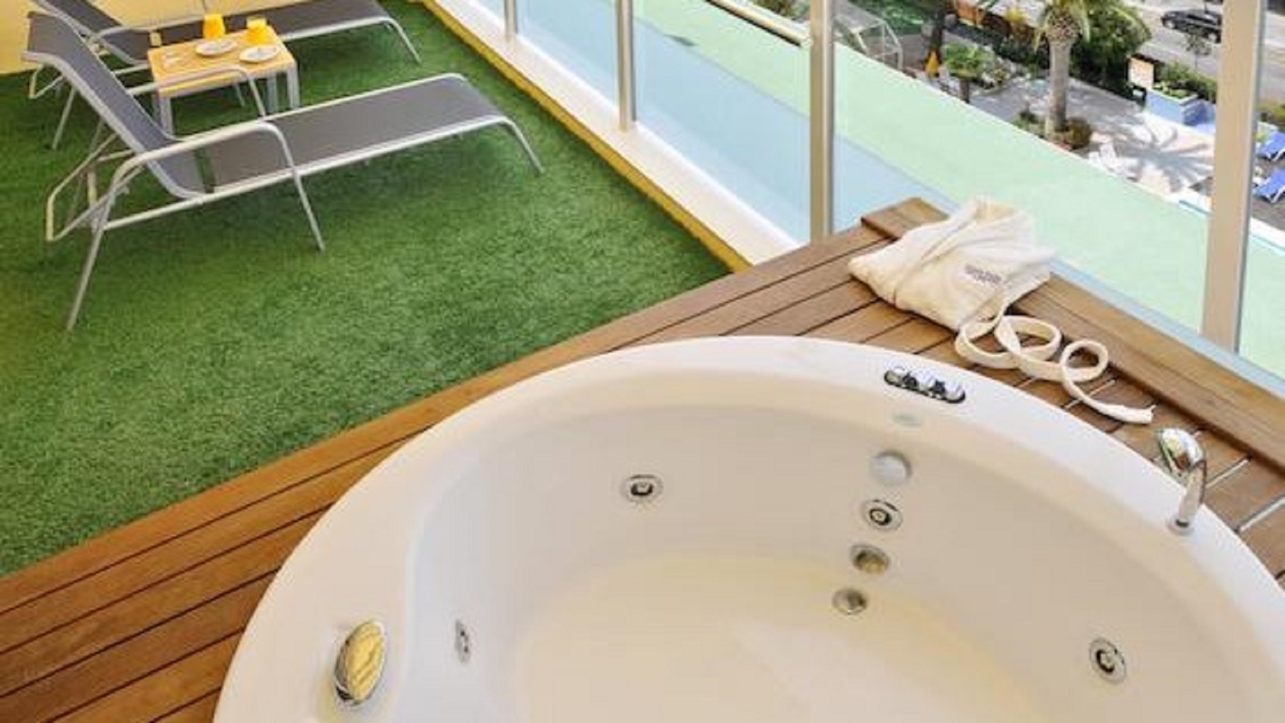 JUNIOR SUITE