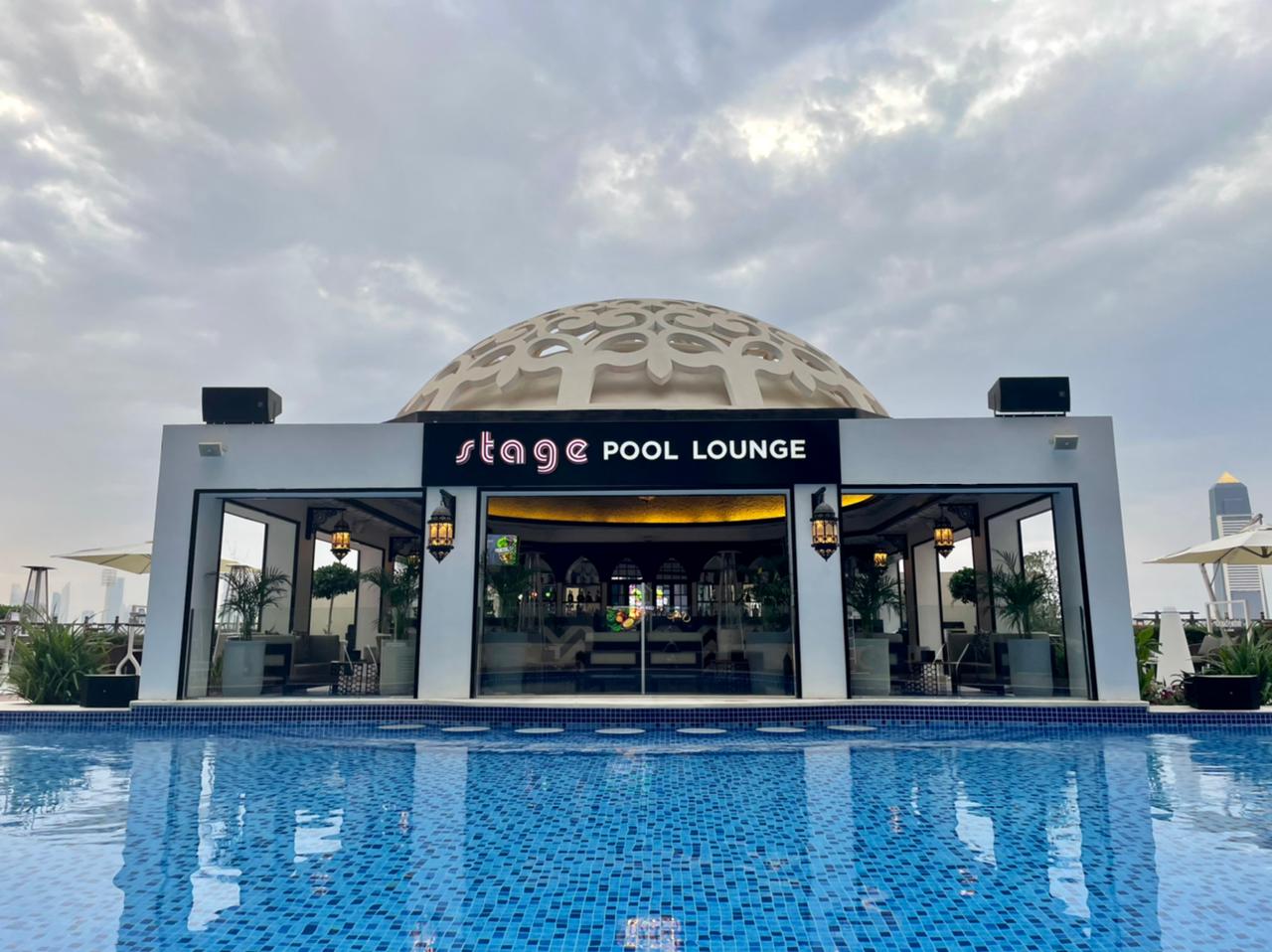 Stage Pool Lounge