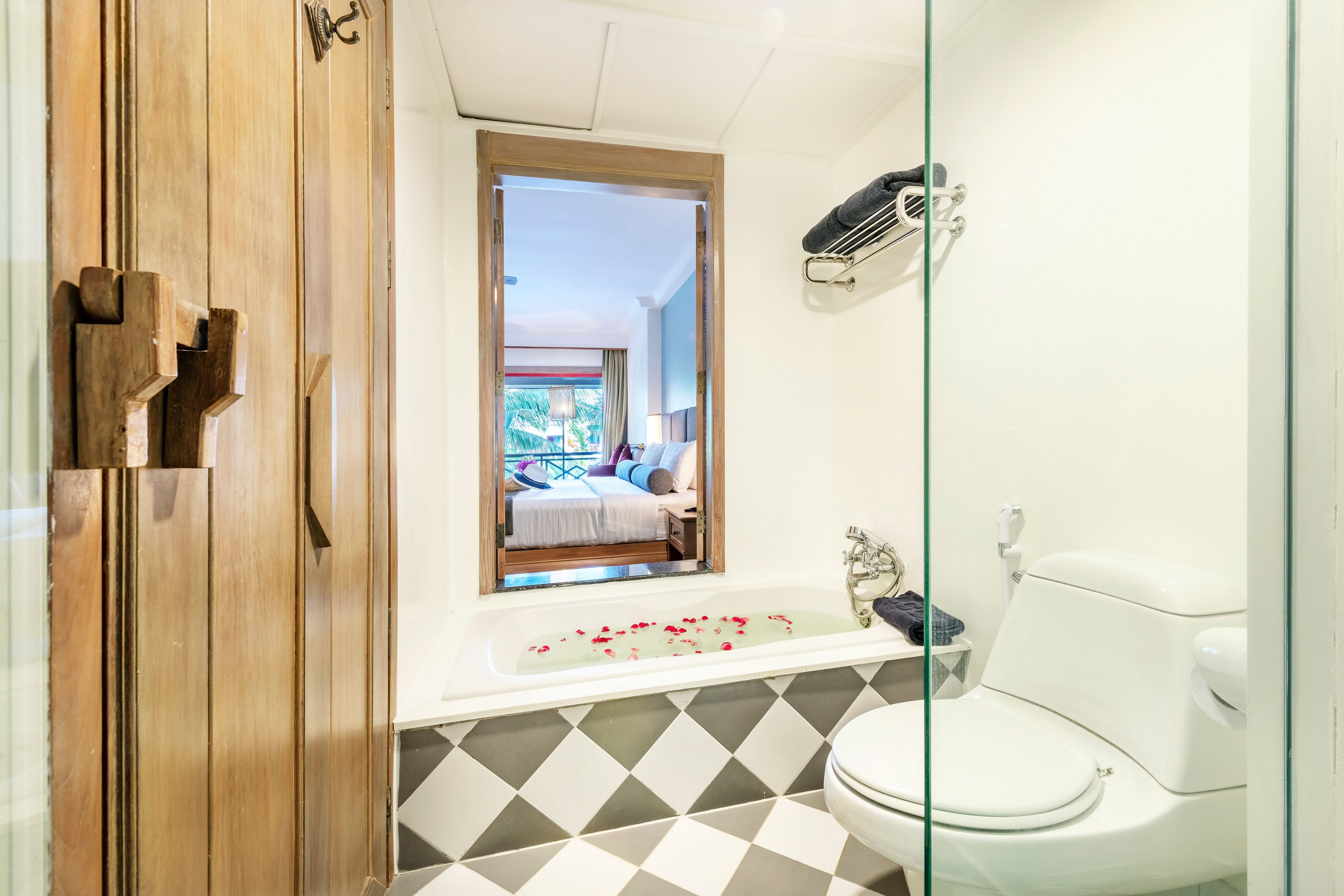 DELUXE ROOM 