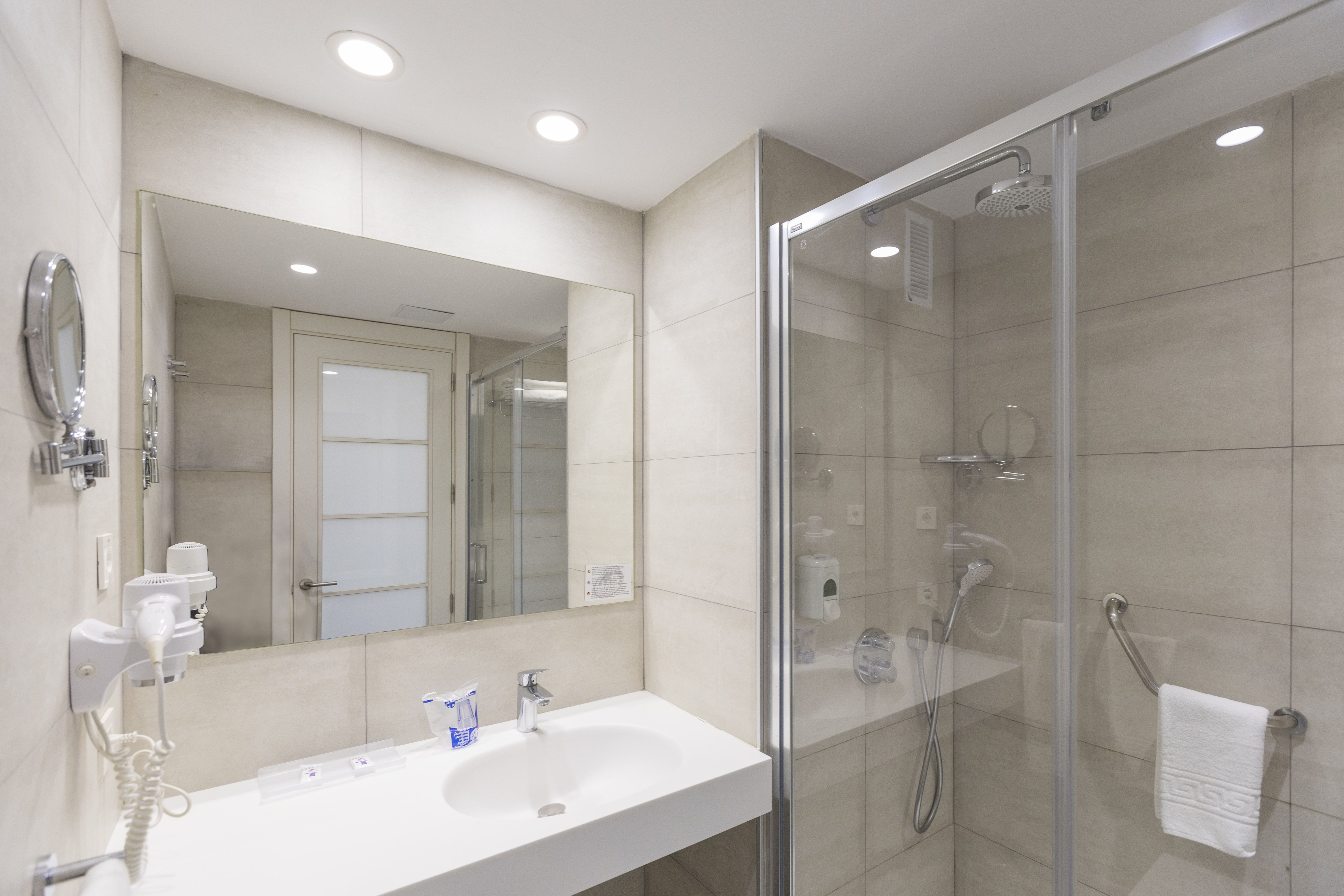 STANDARD 1 BEDROOM APARTMENT WITH BALCONY (APR)