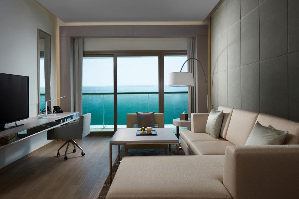 PREMIUM SUITE 