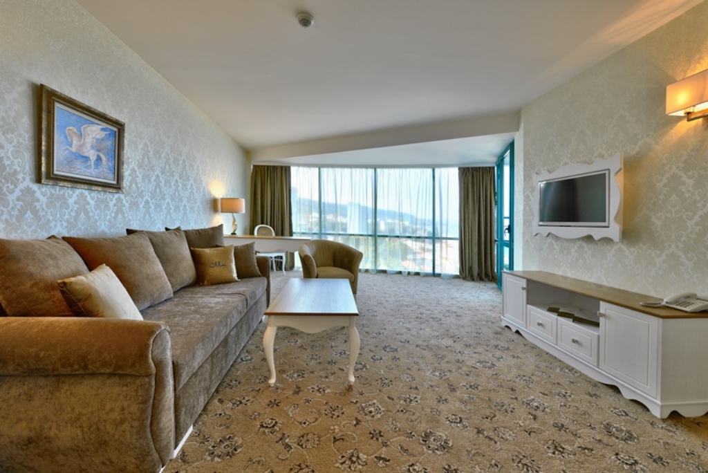  Standard Suite (Balcony) 