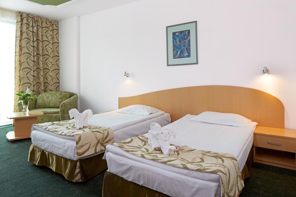 Twin Standard Room (Balcony)