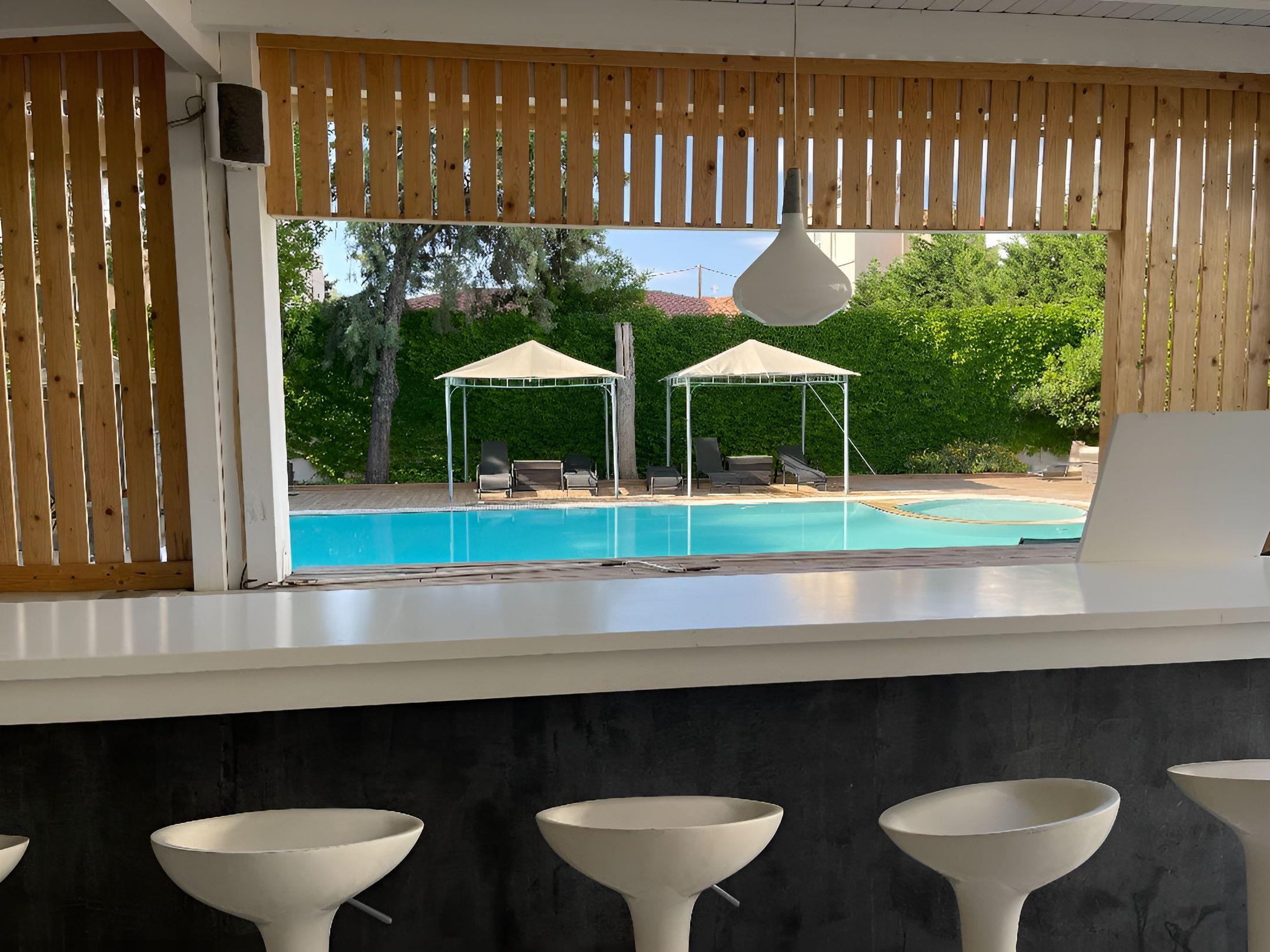 pool bar