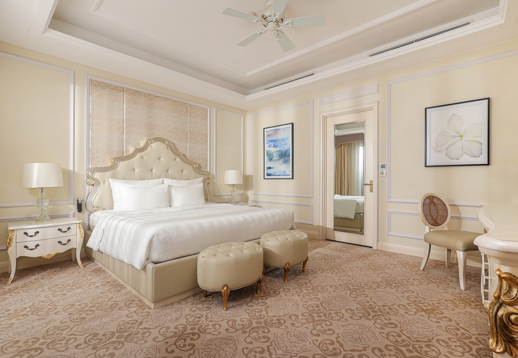 DELUXE SUITE OCEAN VIEW WITH BALCONY