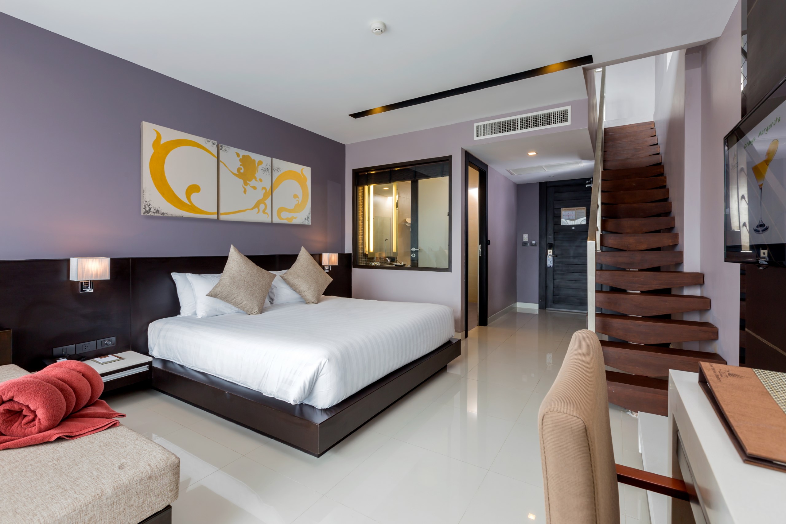 EXECUTIVE SUITE