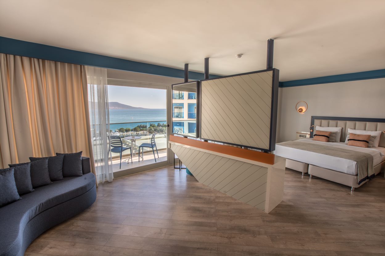 Junior Suite Sea View with Balcony