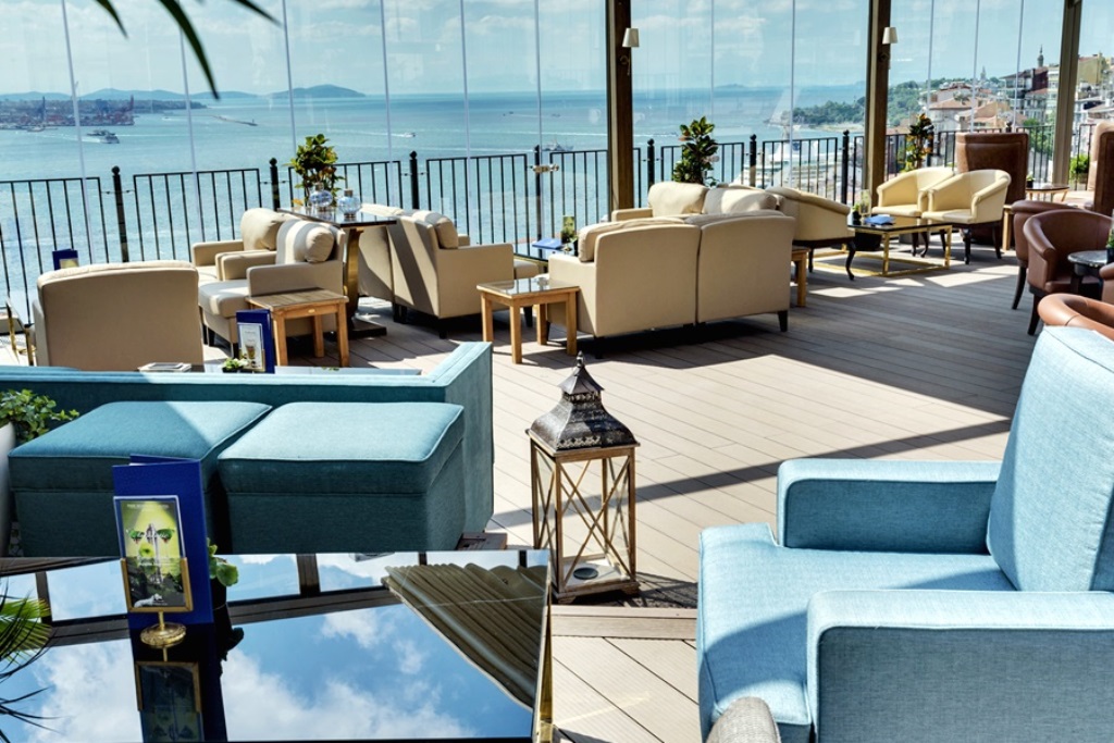 Lobby Lounge & Bar