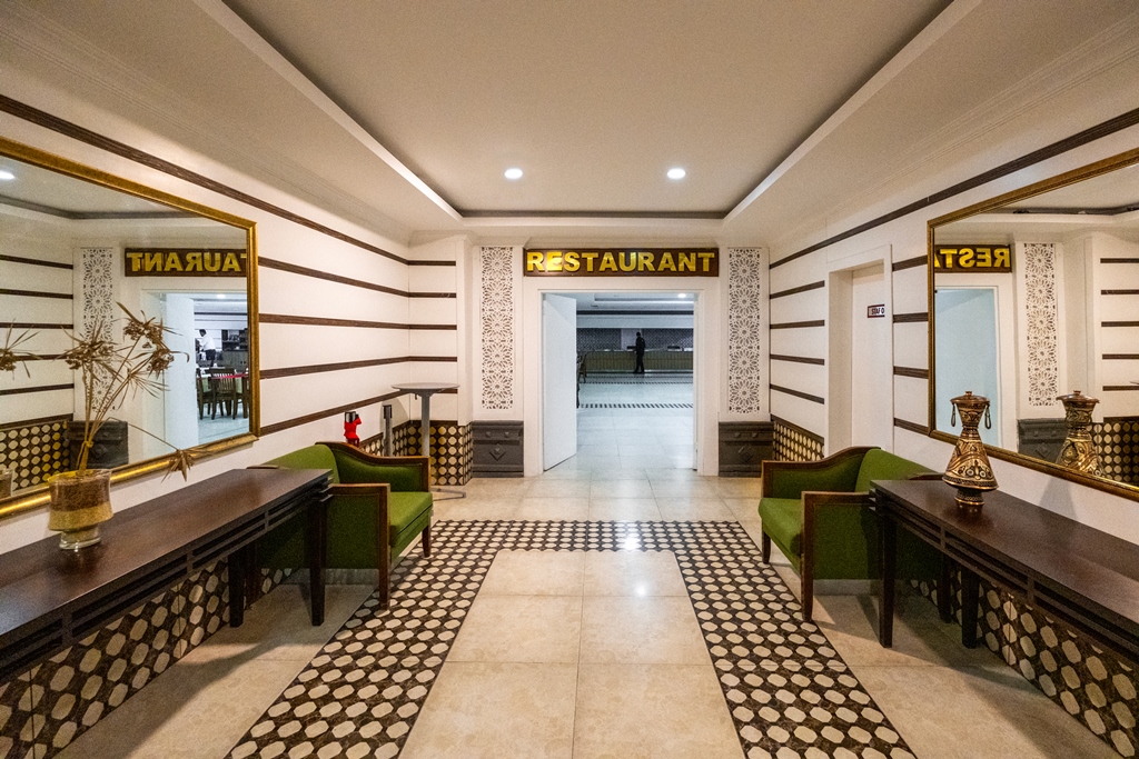 MAIN RESTAURANT
