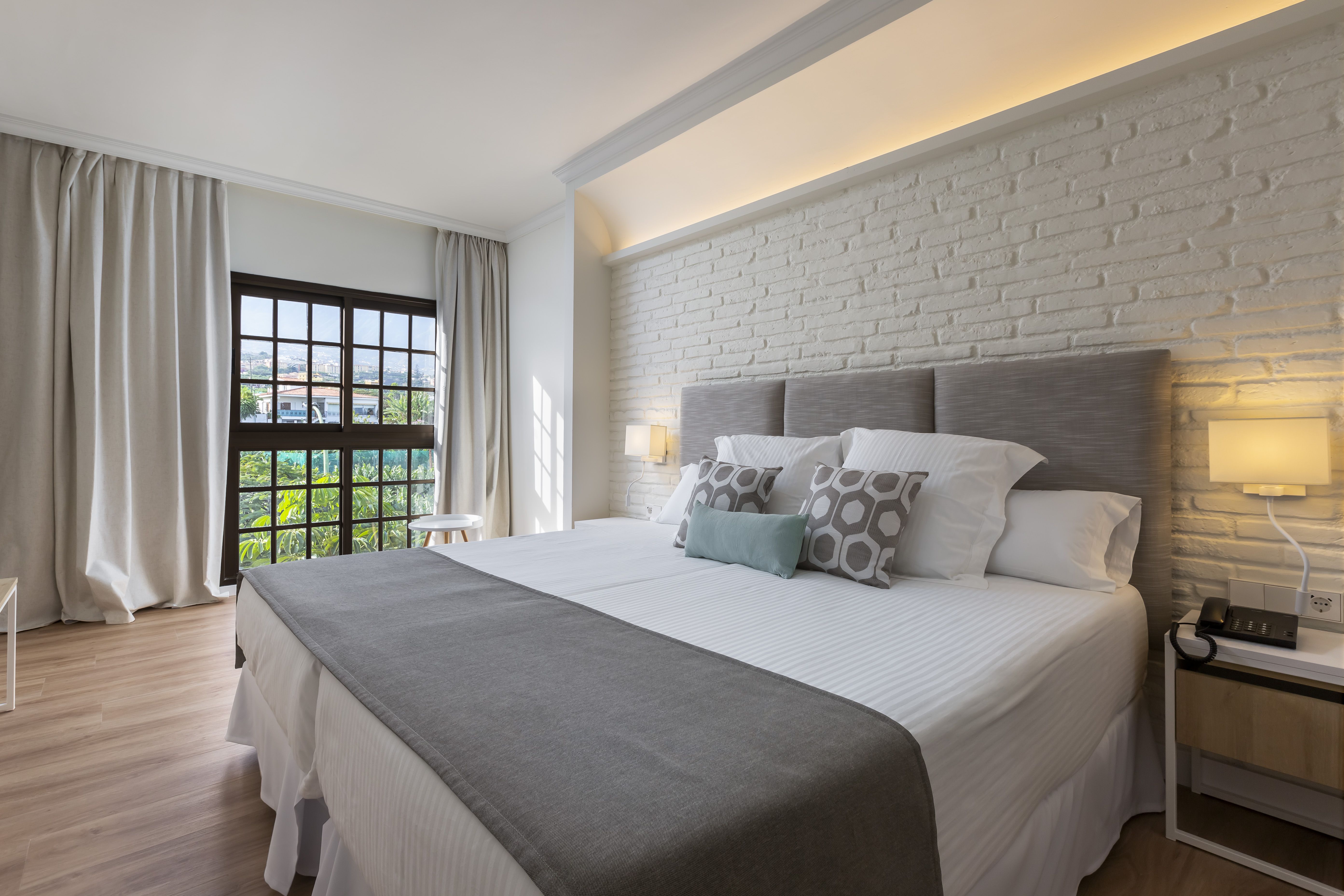 SUITE BALCONY OR TERRACE
