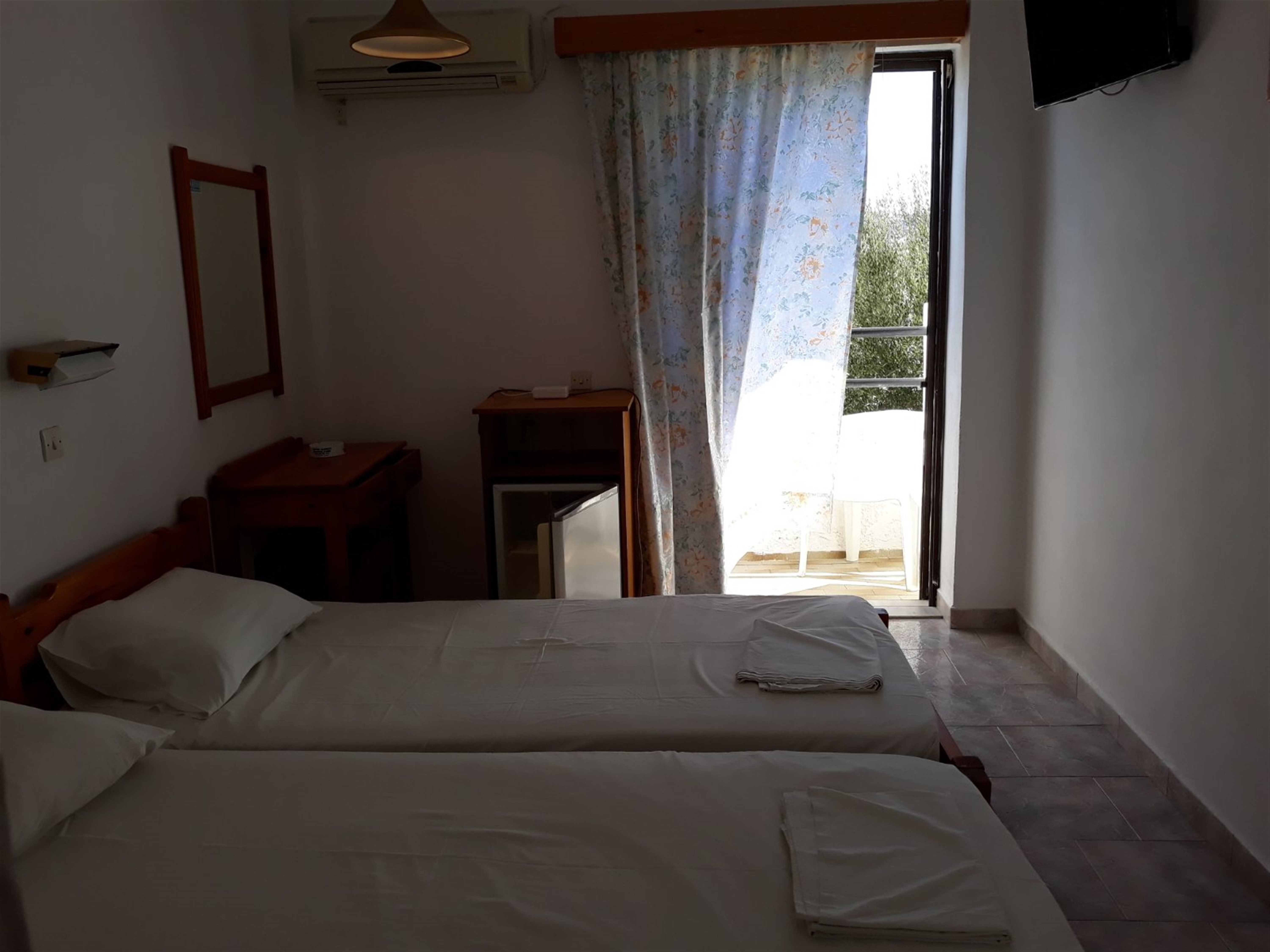 DOUBLE ROOM