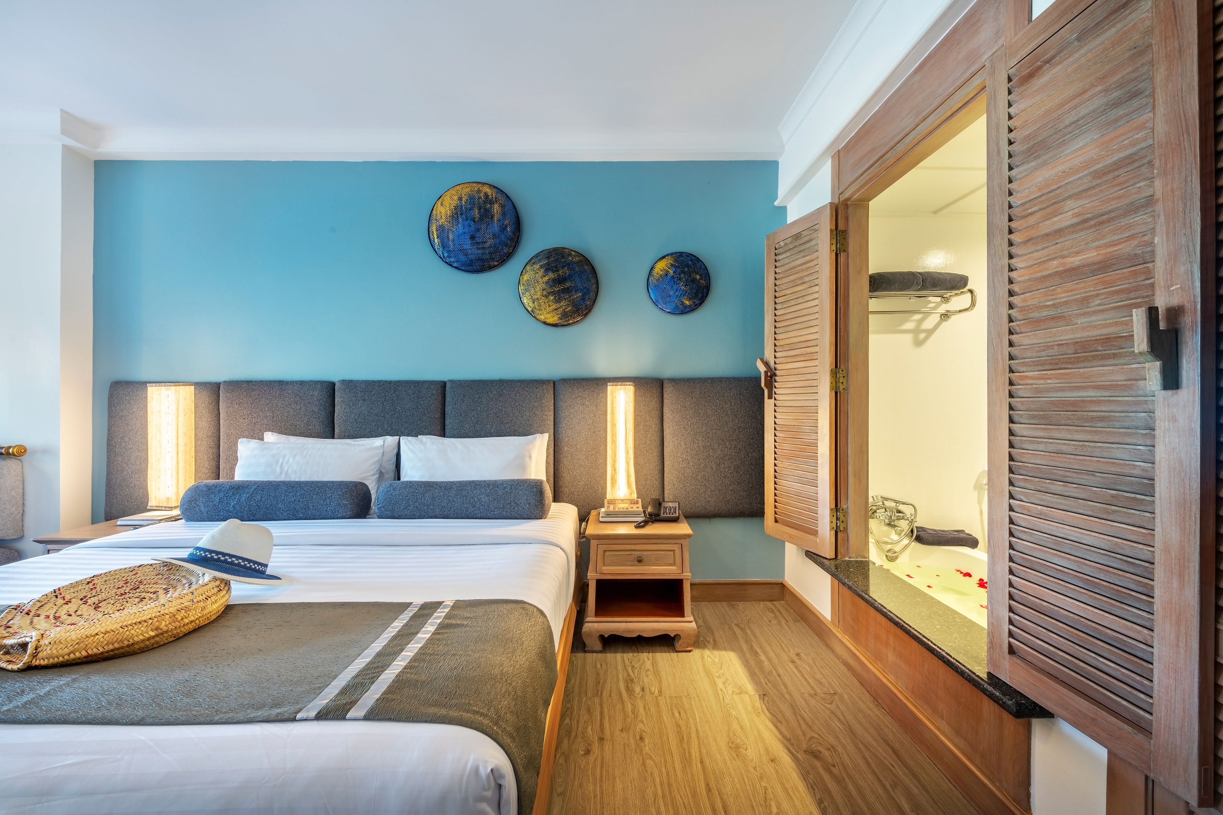 DELUXE ROOM 