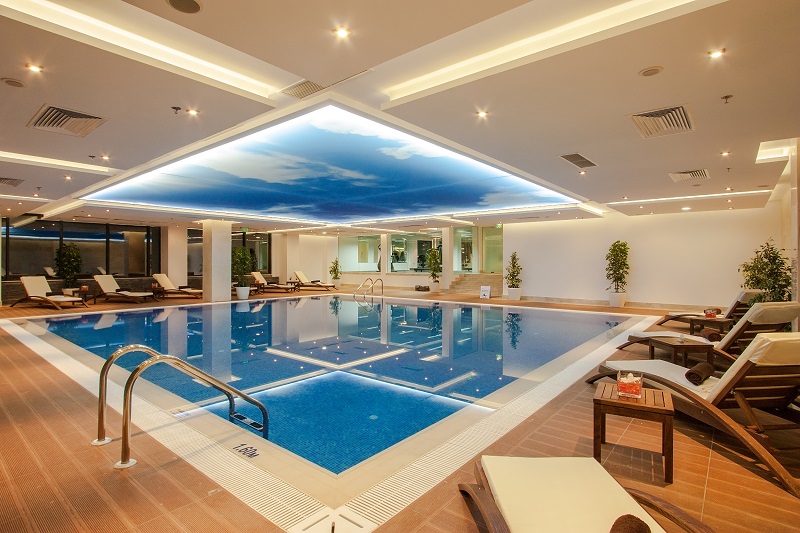 Indoor pool at I-SPA(1).jpg